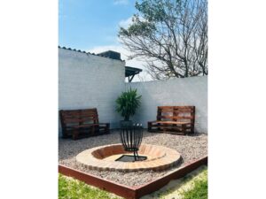 patio con fogón, casa para 6 personas en Barra del Chuy