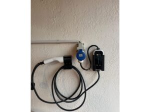 alquiler por día en Chuy con cargador para auto eléctrico